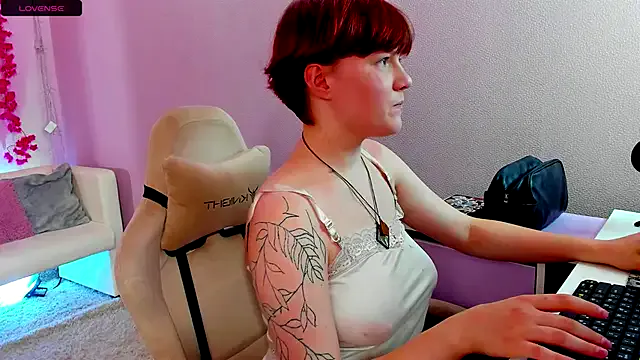 StripChat DreamyLuna is Freechat DreamyLuna — show my sexy tongue