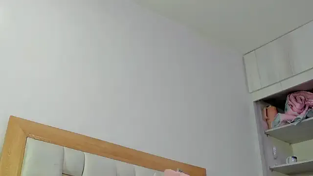 Freechat elena_mature on StripChat