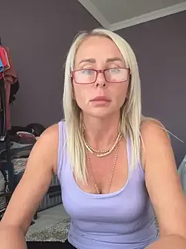 Freechat ElenabonyX on StripChat