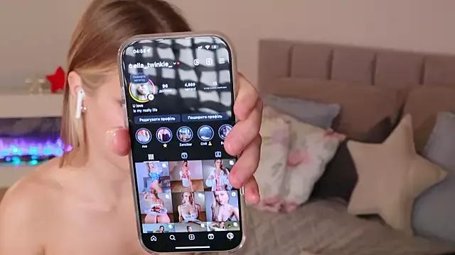 ella_twinkl from StripChat