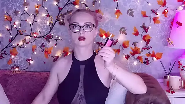 Freechat EllianaReese on StripChat