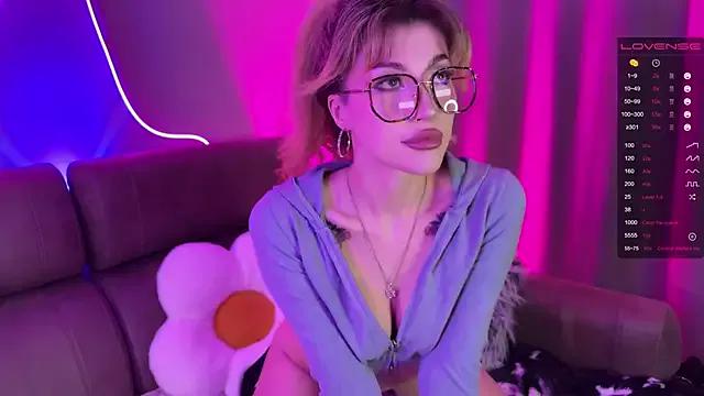 ellie_miu from StripChat