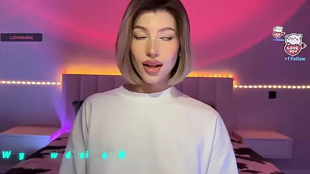 ellie_miu from StripChat