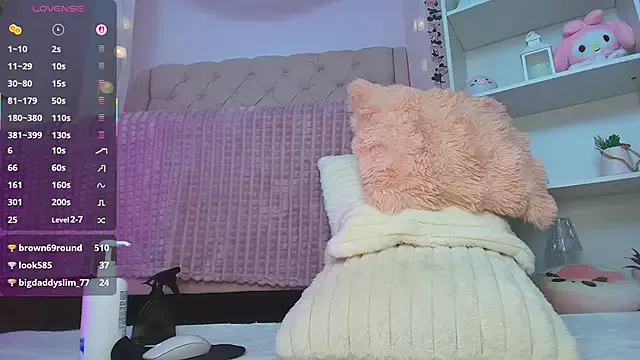 Freechat ely_cherry18 on StripChat