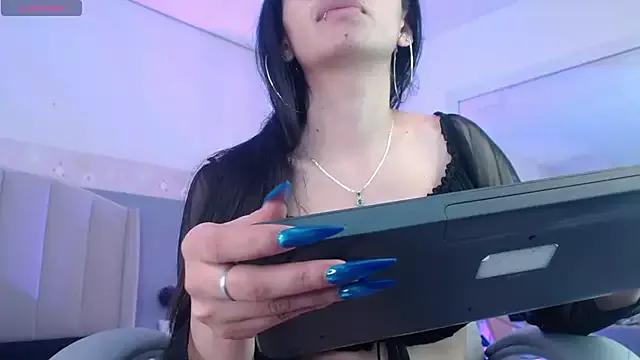 Emerald_gh from StripChat