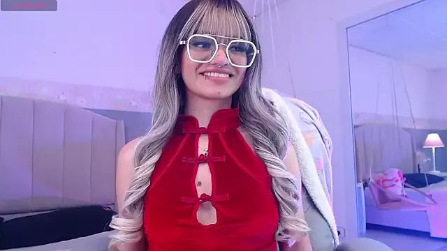 Emerald_gh from StripChat