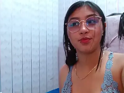 Freechat Emiily_Johamson on StripChat