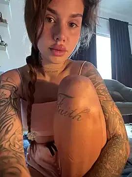 Naked Room EmiliaCatalina 