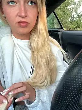 emilypeperoni from StripChat is Freechat