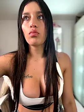 Private Emmily_19 on StripChat