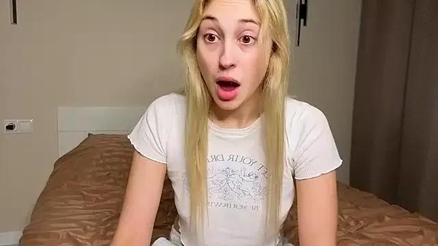 foxy_vivi from StripChat is Private