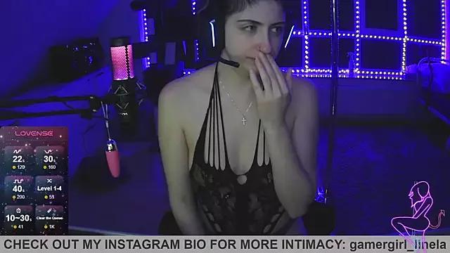 Naked Room Gamergirl-Linela 