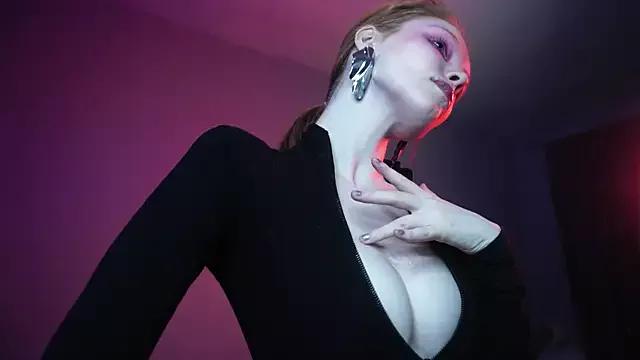 ginger_hugs from StripChat