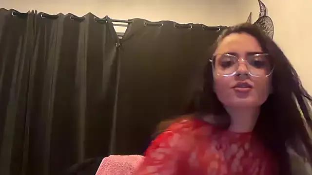 GiuliaDollx from StripChat is Freechat