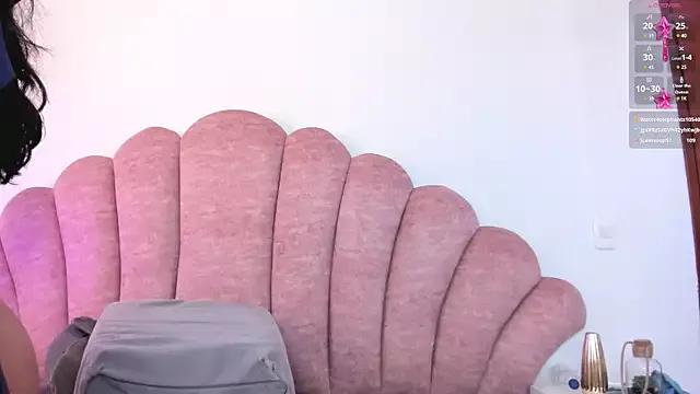 Naked Room halabi_saha 
