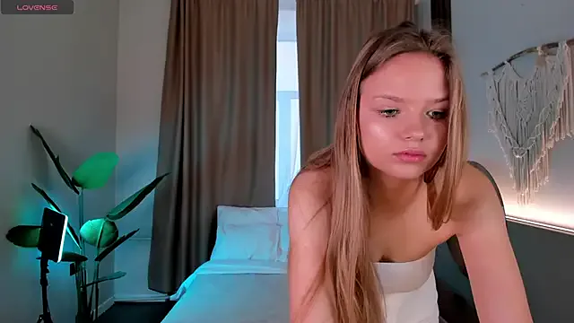 hidden_charm_ on StripChat 