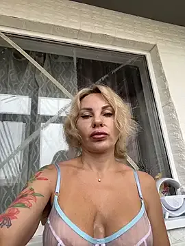 Freechat Hotnessi on StripChat