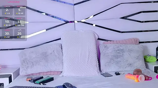 Freechat IrissBloom on StripChat