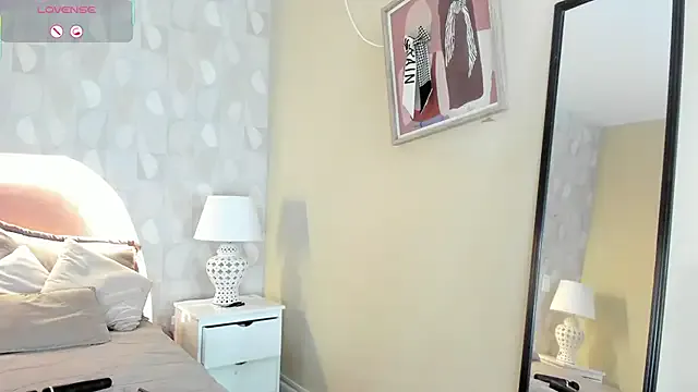 Freechat isabella_milf_ on StripChat