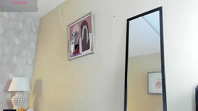 Freechat isabella_milf_ on StripChat