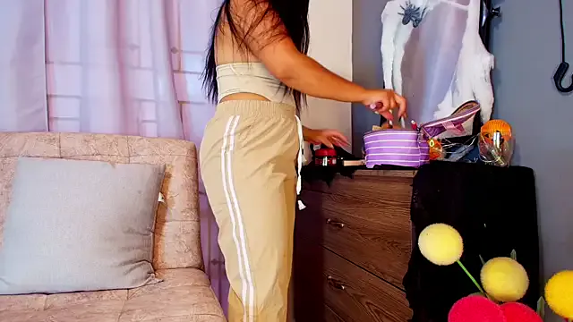 Freechat jade_brunnette on StripChat