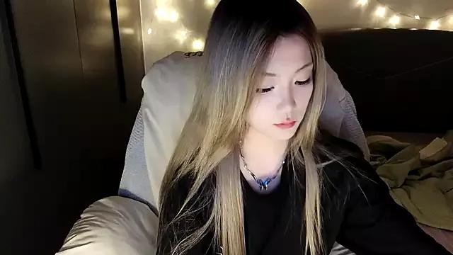 Naked Room Jennie-007 