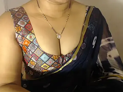 Freechat juicy_ishika on StripChat