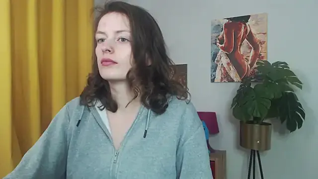 Freechat juicyNadine on StripChat