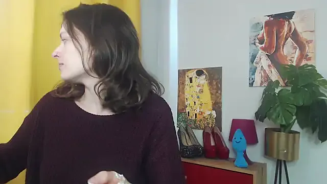 Freechat juicyNadine on StripChat