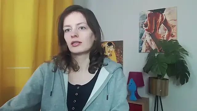 Freechat juicyNadine on StripChat