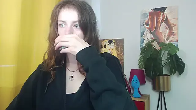 Freechat juicyNadine on StripChat