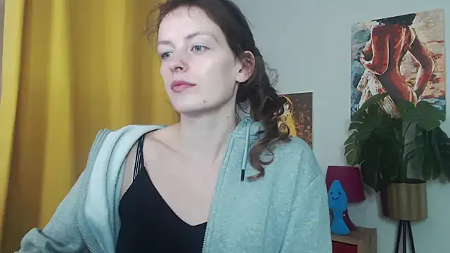 Freechat juicyNadine on StripChat