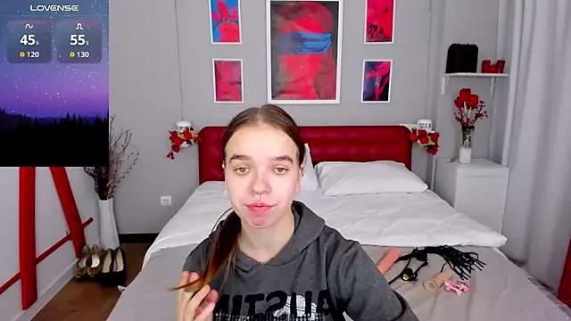 KamilaPeach from StripChat
