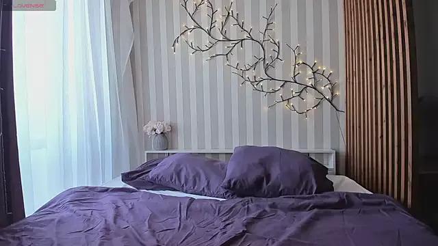 Naked Room Katrin_Honey 