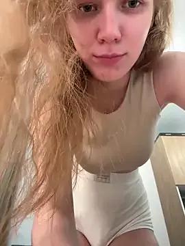Naked Room Ketitull 
