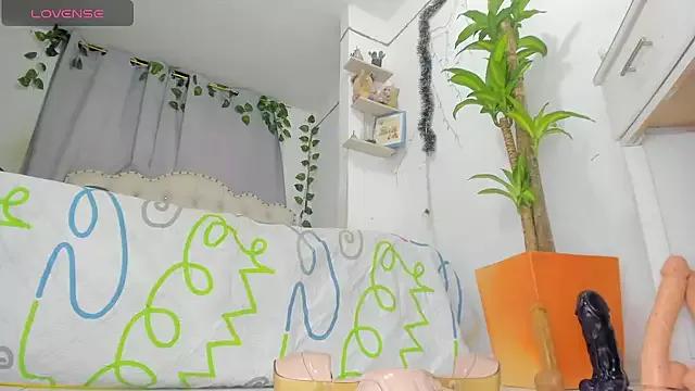 Naked Room khalyn_jenner 