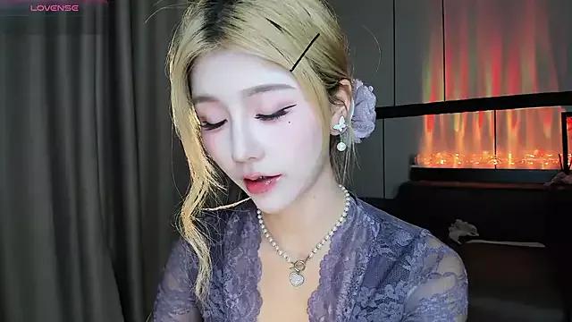 Naked Room Kiki--2025 