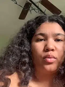 Freechat KittyLoroi on StripChat