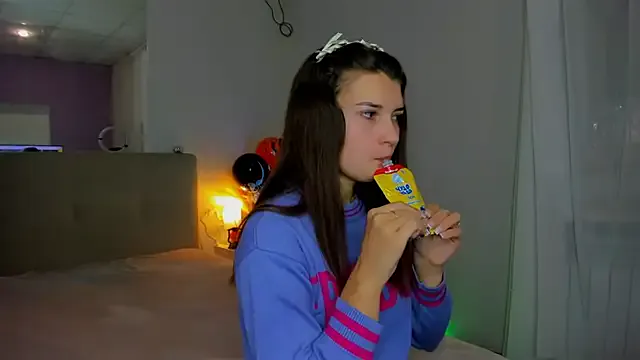 StripChat Laura_Leee is Freechat Laura_Leee — Happy birthday Laura