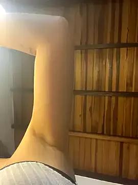 Naked Room liahouses 