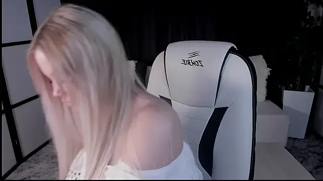 Freechat LikaFoxie on StripChat