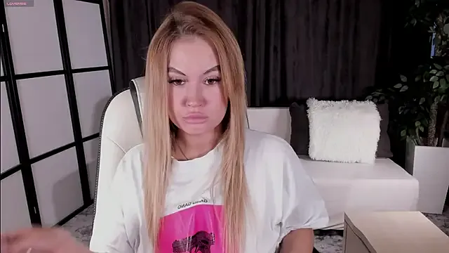 Freechat LikaFoxie on StripChat