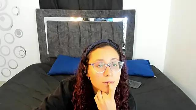 Lina_LatinGirl from StripChat is Freechat