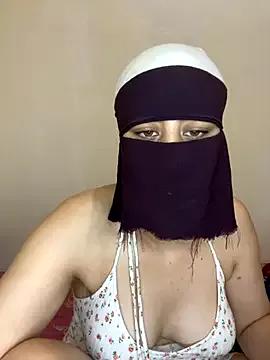 Linossa from StripChat is Freechat