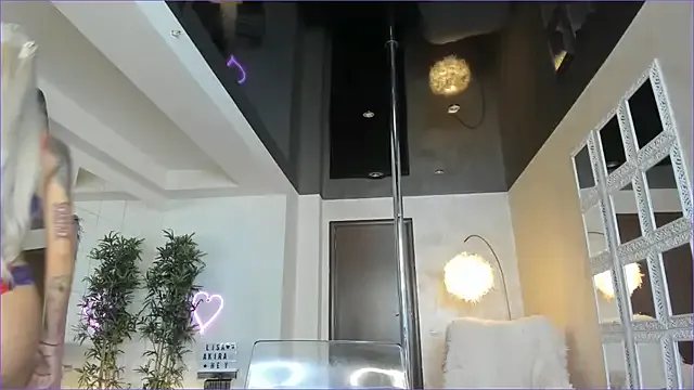 Freechat LisaAkira on StripChat