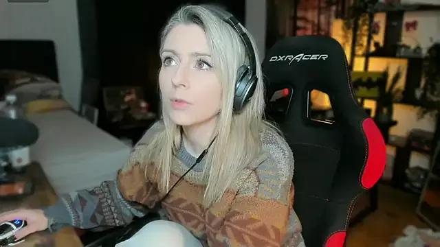 Naked Room Lisaonthemoon 