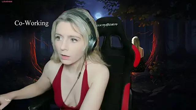 Naked Room Lisaonthemoon 