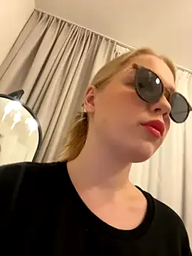 Freechat Little_Forest_ELF on StripChat