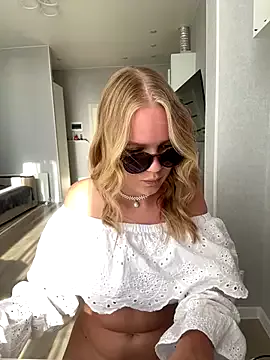 Freechat Little_Forest_ELF on StripChat