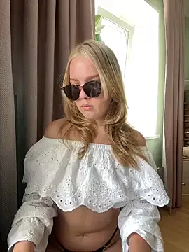 Freechat Little_Forest_ELF on StripChat